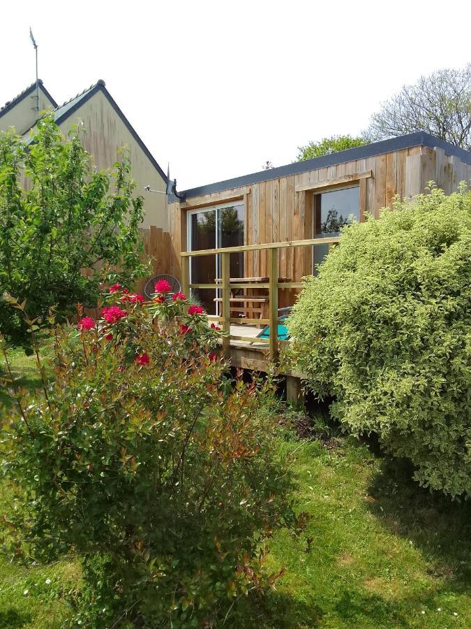 Adorable Cottage Perrosien dans jardin arboré Exterior foto