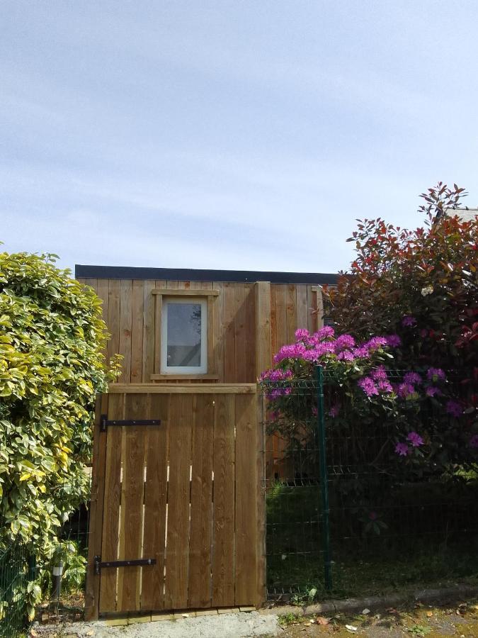 Adorable Cottage Perrosien dans jardin arboré Exterior foto